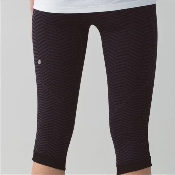 Lululemon In The Flow Crop II Heathered Naval Blue
Seamless Size 4 - Picture 3 of 13